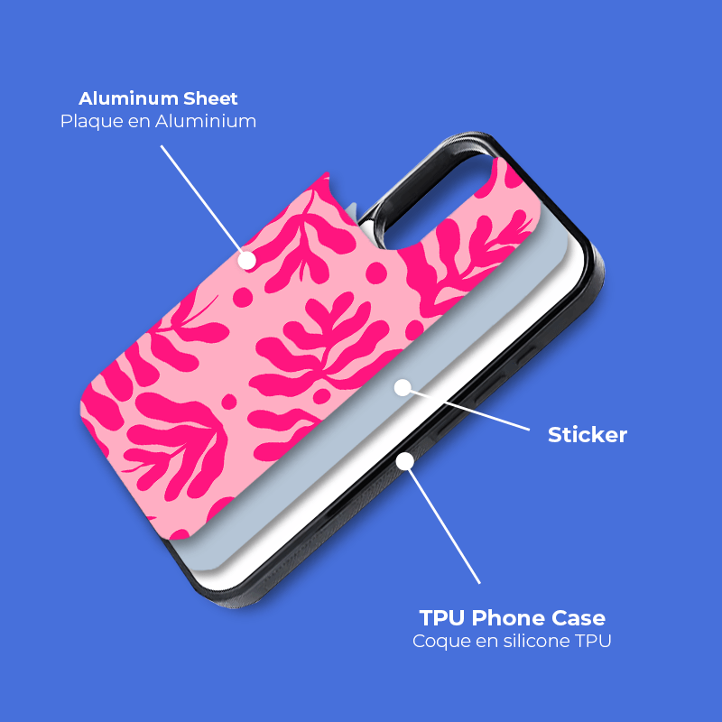 Coque-Sublimation – Coque iPhone noire en silicone souple et antichoc, avec design imprimé en exemple, idéale pour protéger et personnaliser votre smartphone avec style. Plaque d'aluminium avec sa coque en silicone noire. Plaque avec sticker à personnaliser. Plaque à coller sur la coque en silicone noire.