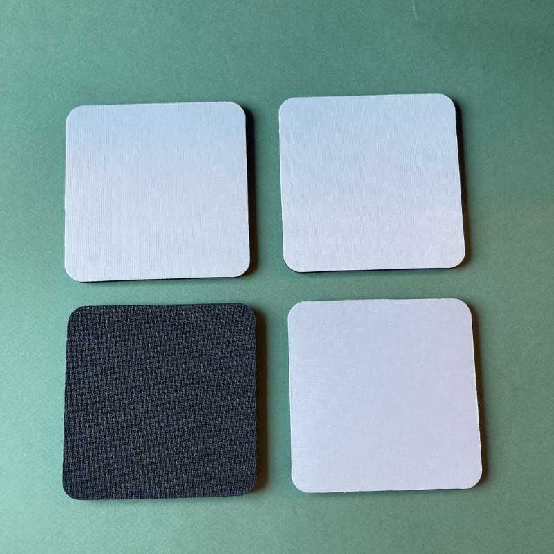 Satz mit 4 Untersetzern aus Schaumstoff